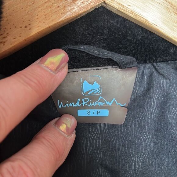 Wind River Fuzzy Vest Size Small - Picture 5 of 9